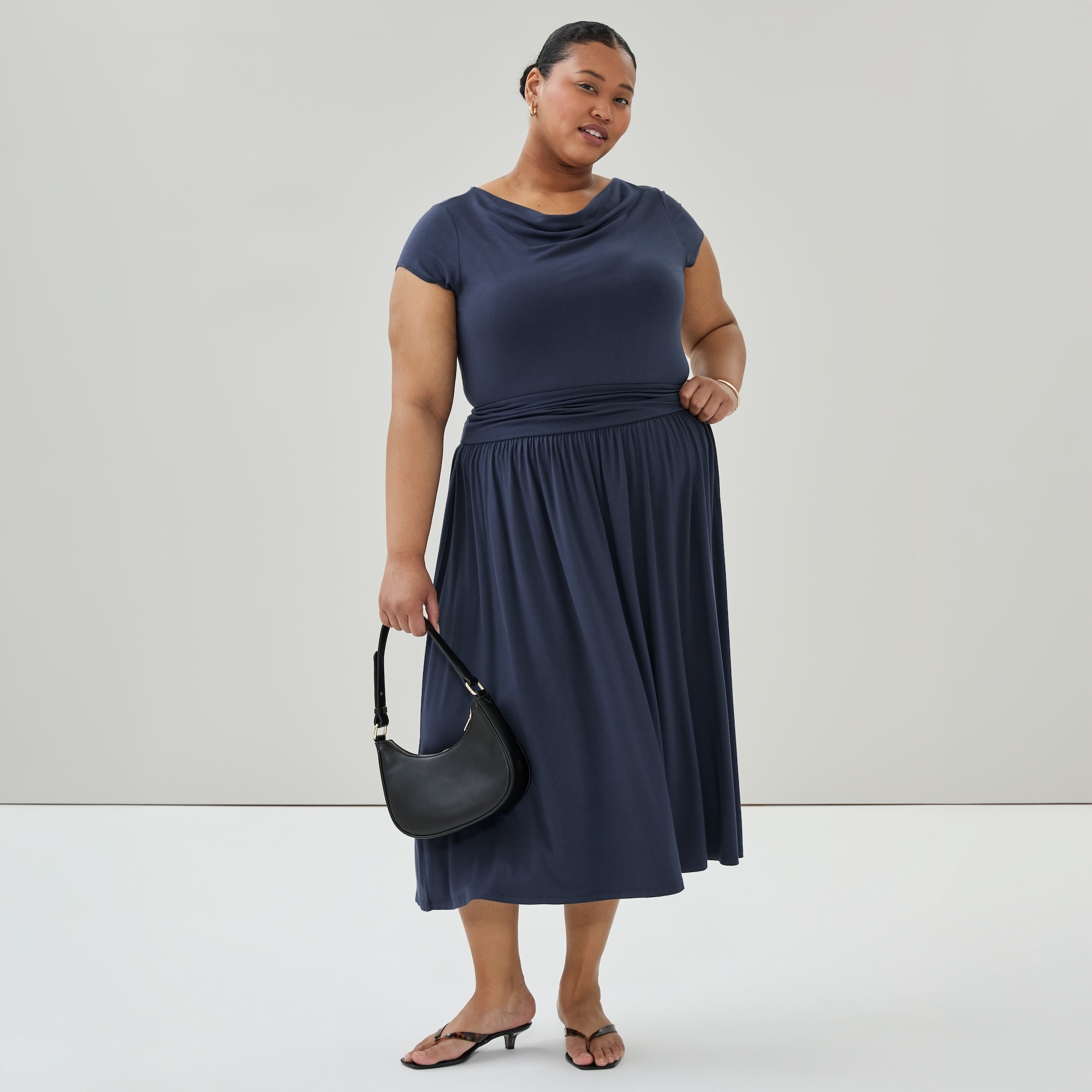 Women+ Cowl Neck T-Shirt dans Dark Navy Joe Fresh Women+ Cowl Neck T-Shirt dans Dark Navy Joe Fresh
