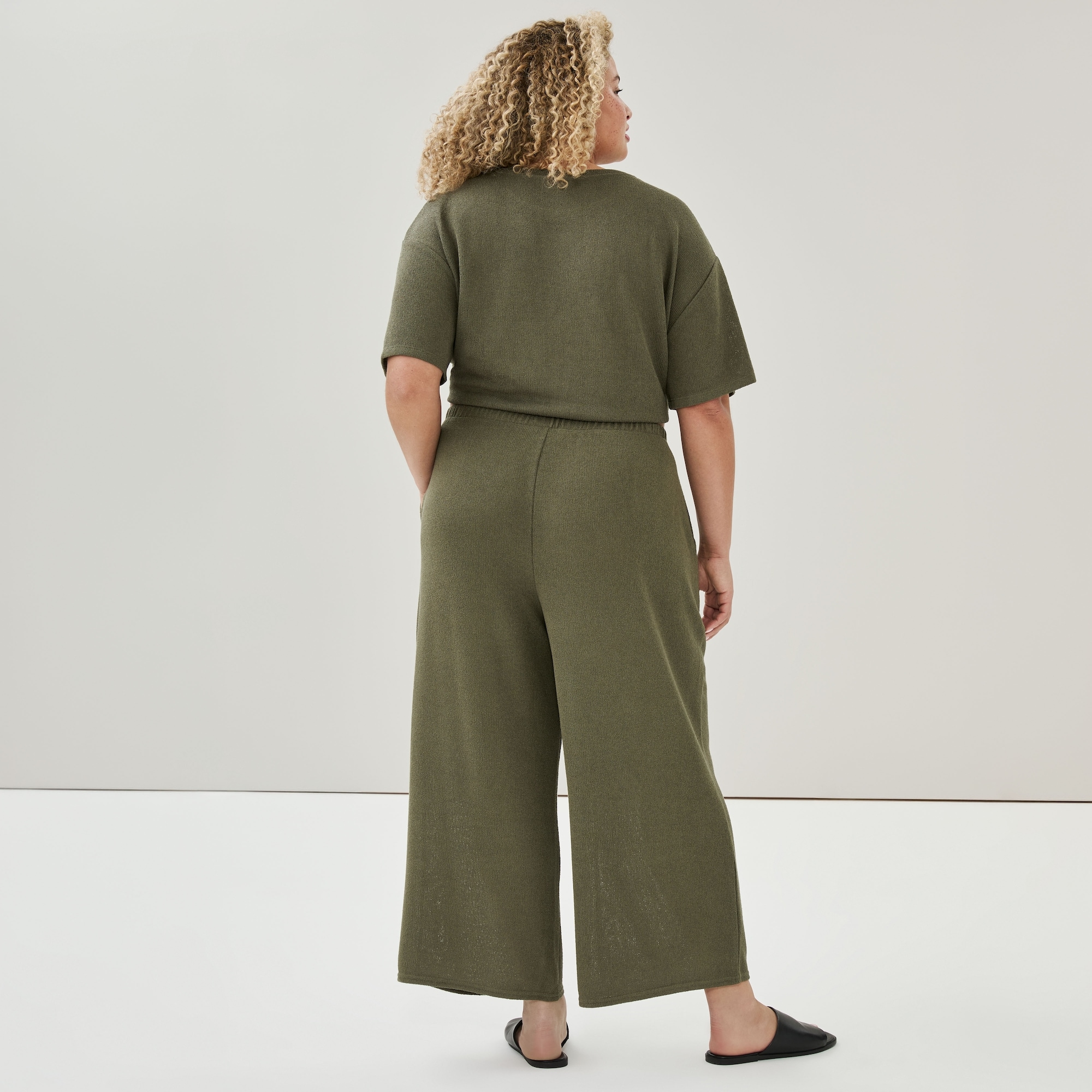フランクフルト　パンツ Women+ Cropped Pull-On Pant in Olive from Joe Fresh