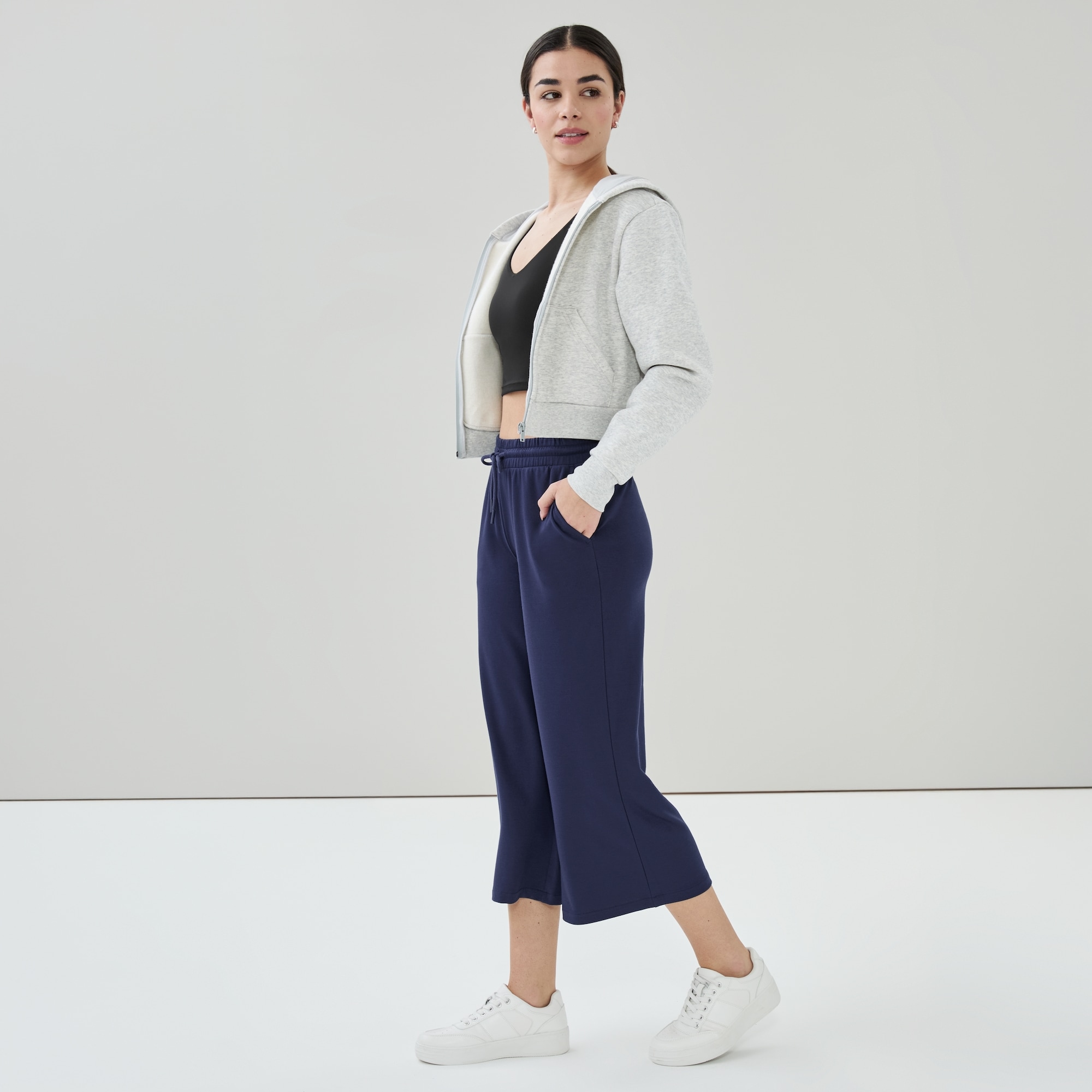 パンツ AVALONE TECHNICAL CROPPED WIDE TROUSERS Active Cropped Wide Leg Pant in Navy from Joe Fresh