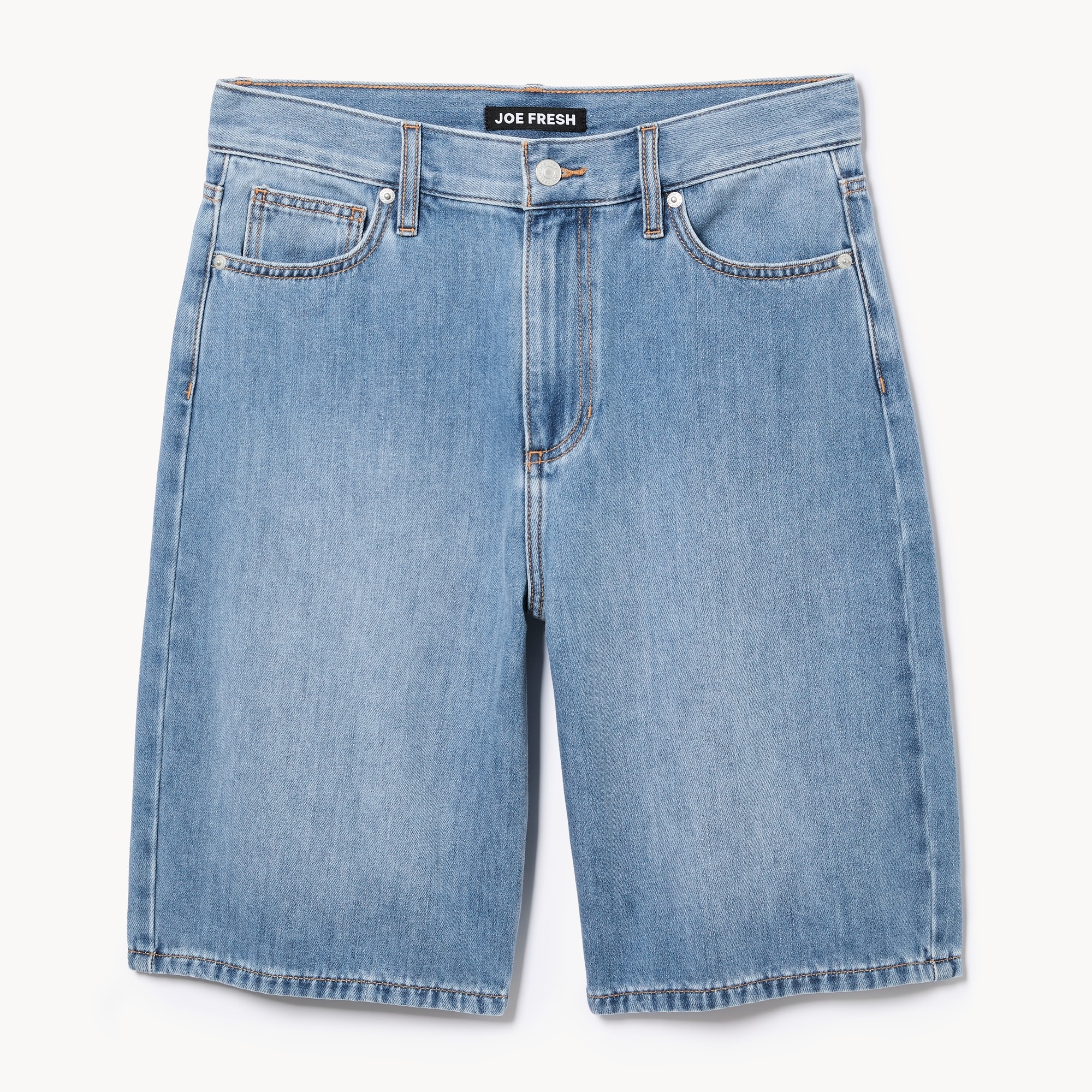 Short ample en denim délavé clair in Laver Pâle from Joe Fresh