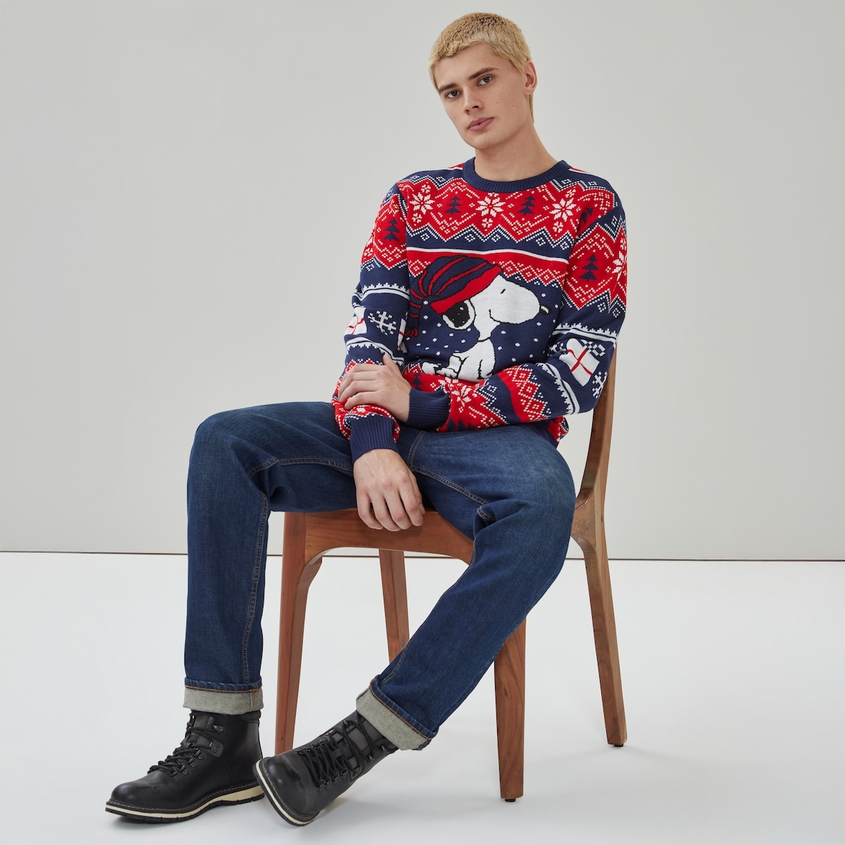 Men's Peanuts Snoopy Festive Sweater