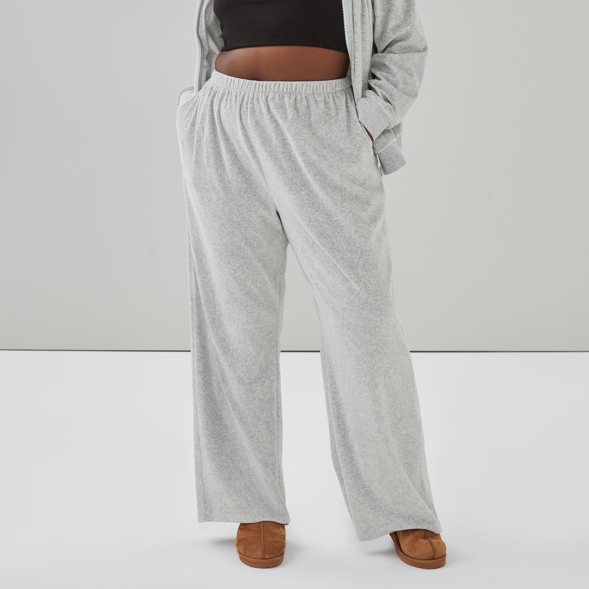w5wp063991_grey_mix_on_figure_