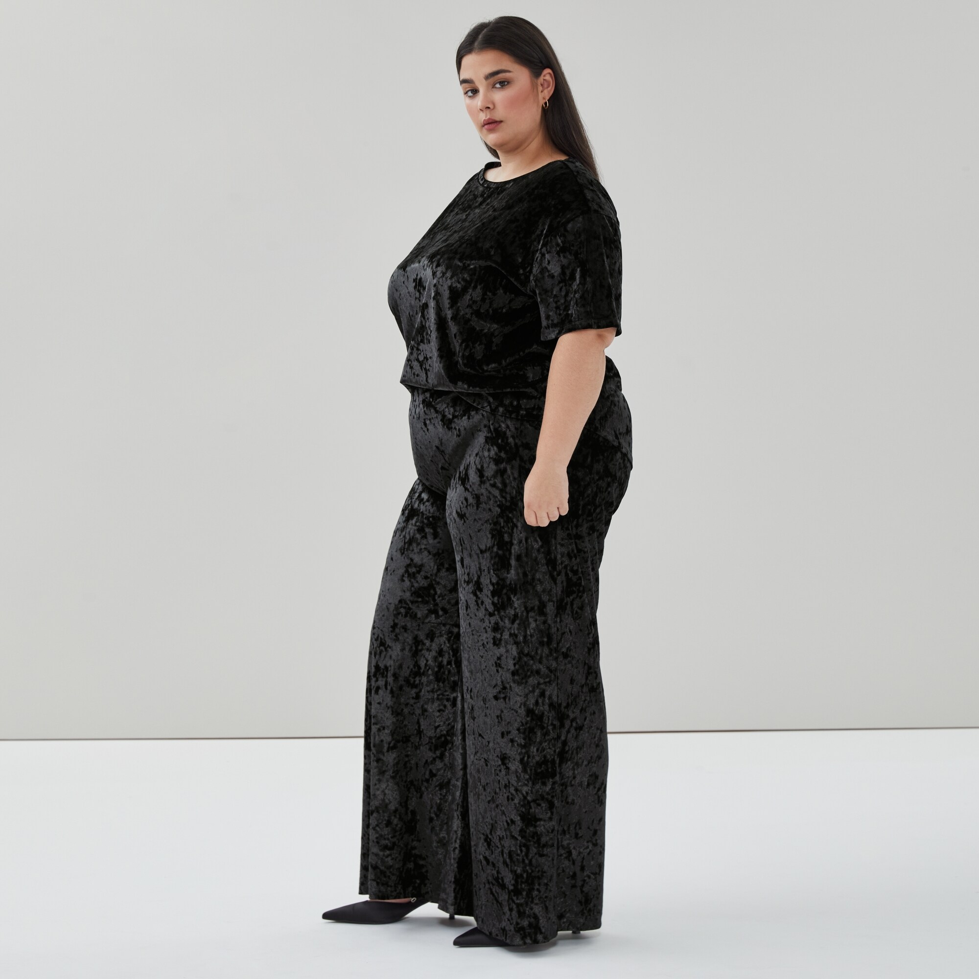 Women+ Crushed Velvet Wide Leg Pant in JF Black from Joe Fresh