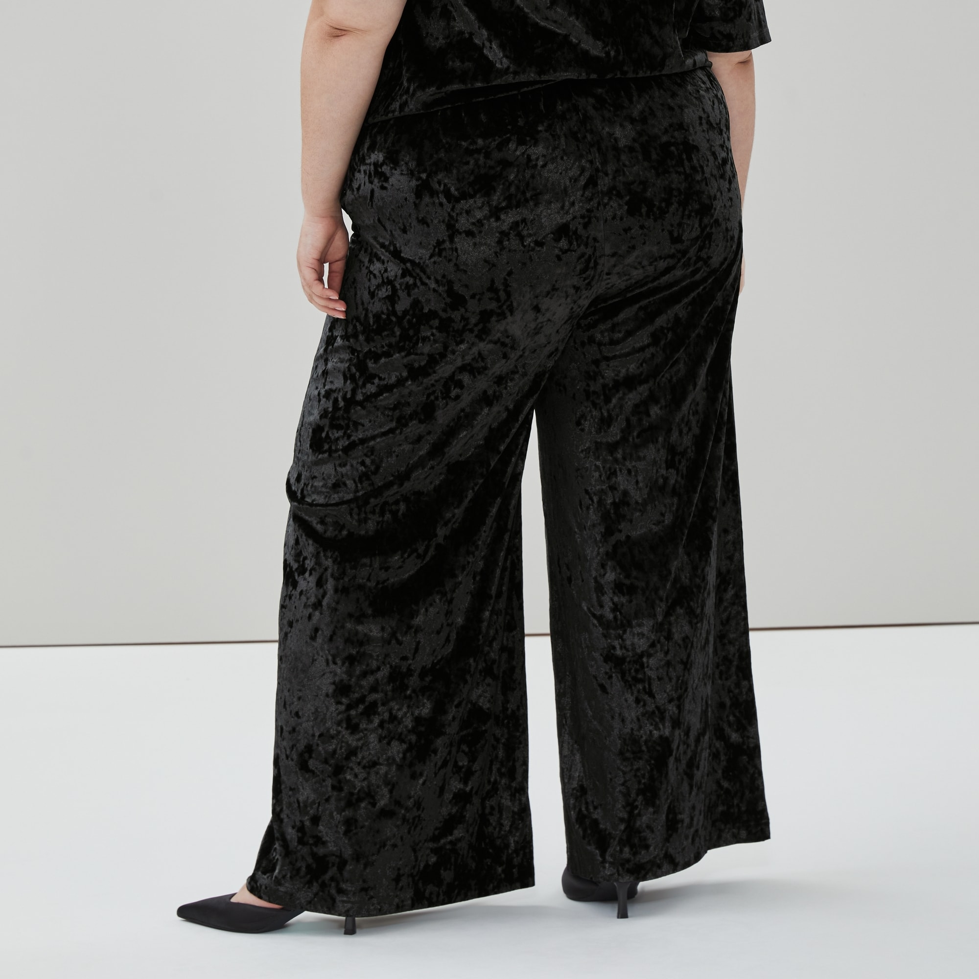 Women+ Crushed Velvet Wide Leg Pant in JF Black from Joe Fresh