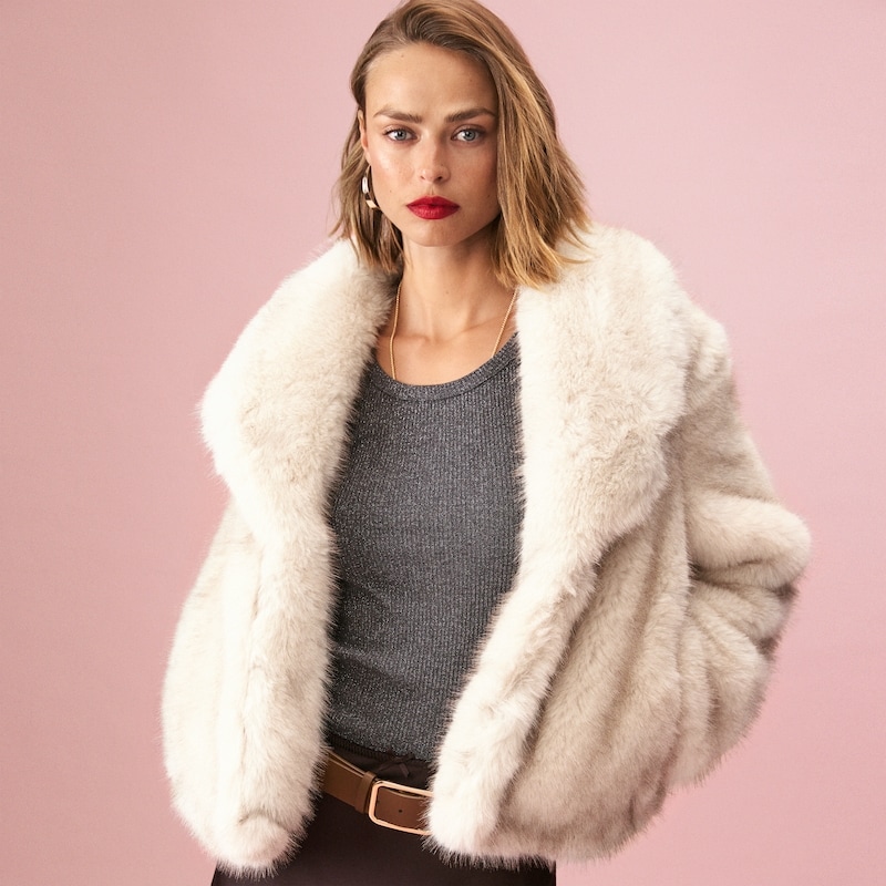 w5wr062653_cream_on_figure_for