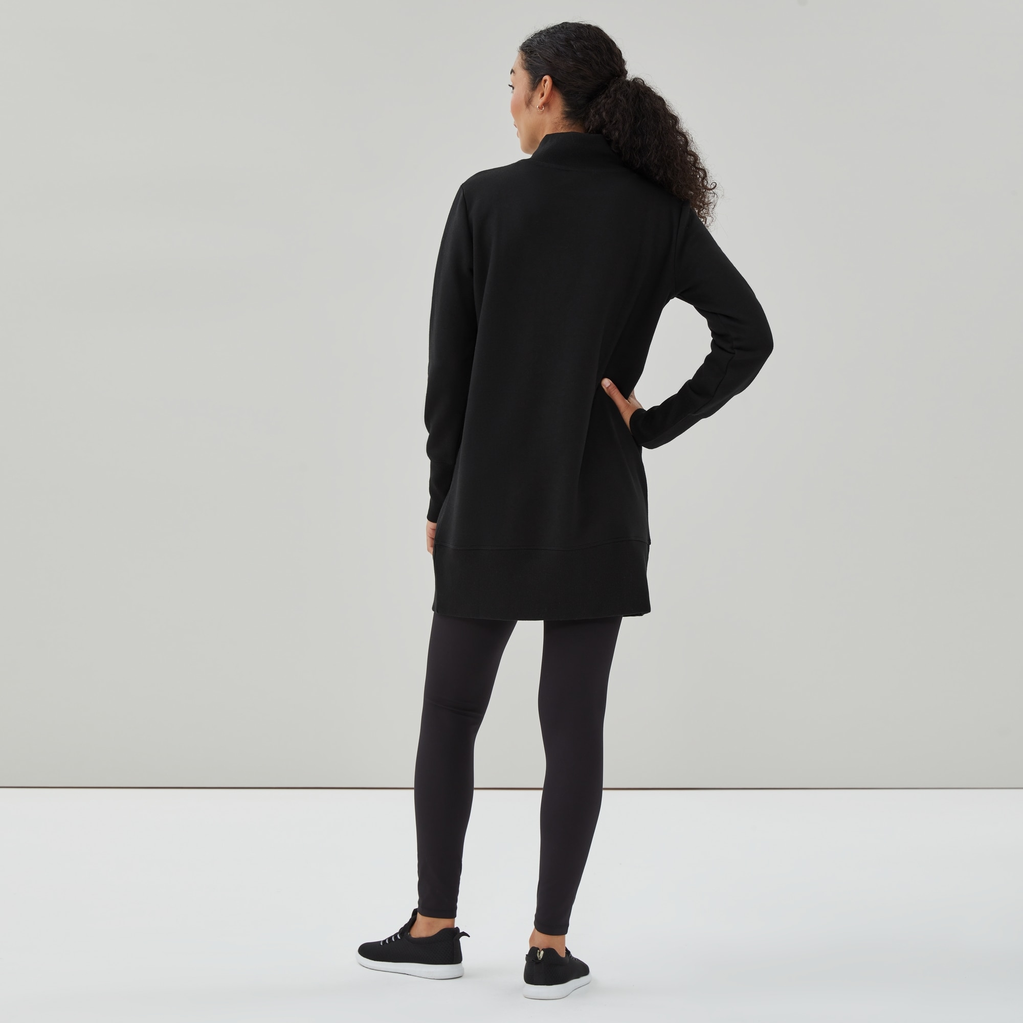 w5wr062768_black_on_figure_lef