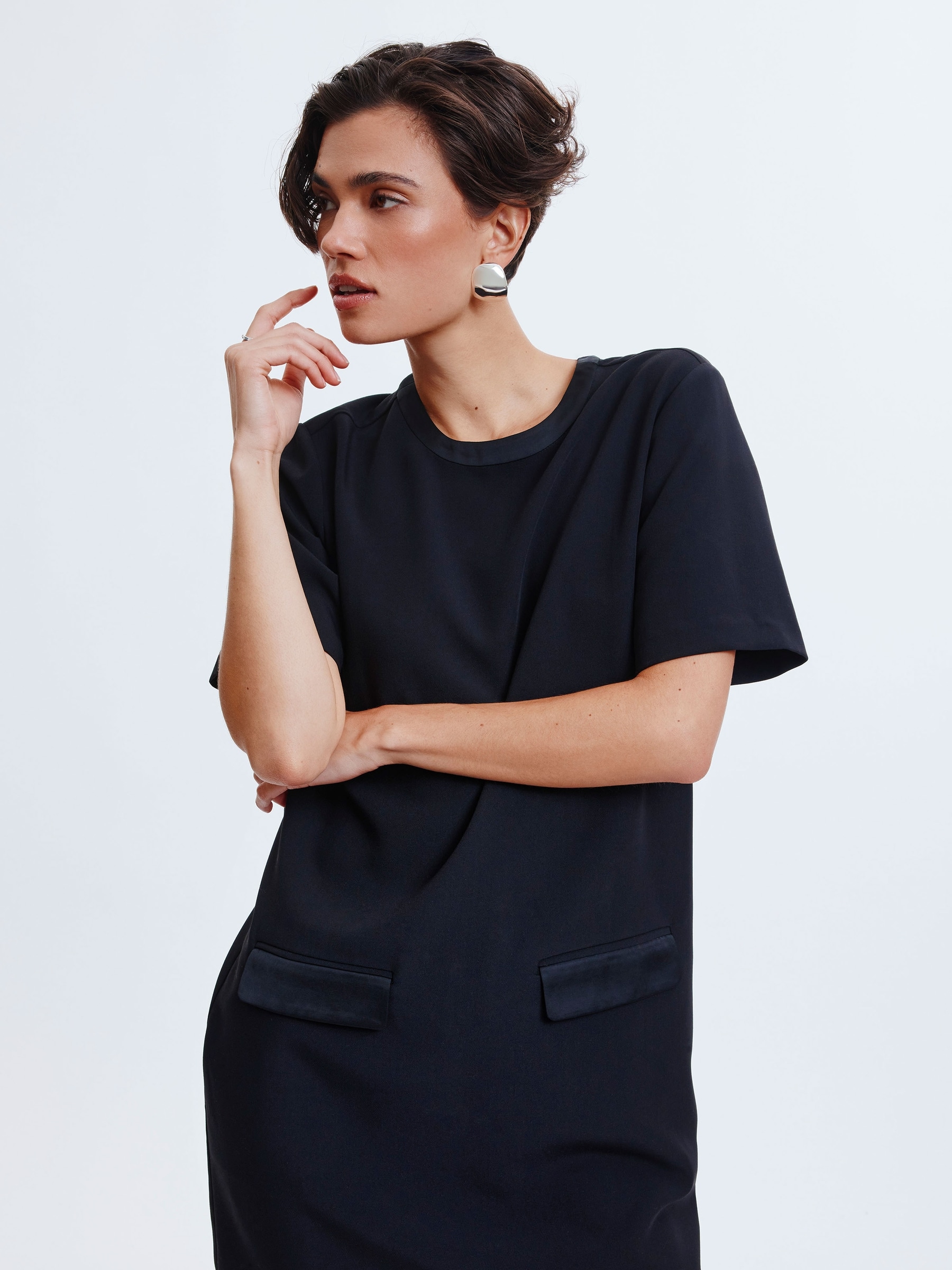 Robe droite à manches courtes