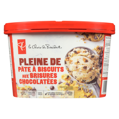 Crème glacée légère pleine de pâte à biscuits aux brisures chocolatées