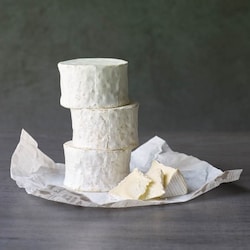 BRIESTAブリエスタ【VIVID】 Saputo Lady Laurier d'Arthabaska Triple Cream Brie Cheese - 150 g