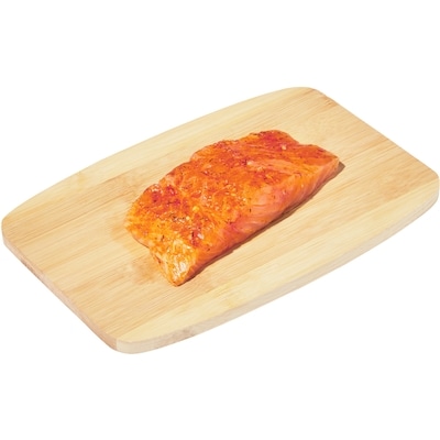 Portion de saumon de l’Atlantique frais, assaisonnement à la Jerk