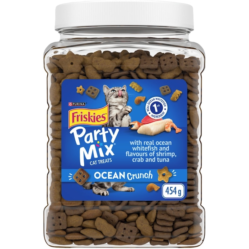 Friskies Party Mix Ocean Crunch with Real Ocean Whitefish, Cat Treats