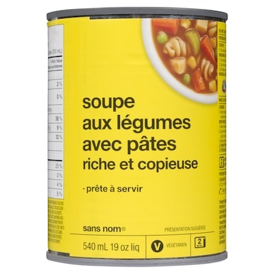 Soupe aux légumes avec pâtes riche et copieuse
