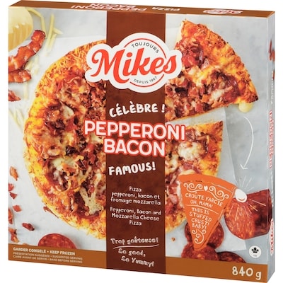 Pizza pepperoni, bacon et fromage mozzarella