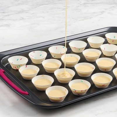 Ensemble de 24 mini moules à muffin confetti
