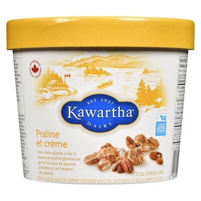 Crème glacée haut de gamme préparée avec du lait frais et de la crème fraîche praline et crème