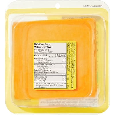 Tranches de fromage cheddar mi-fort