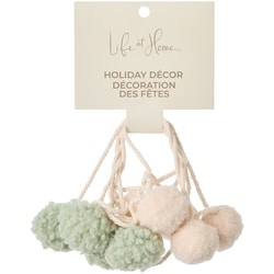Life at Home Guirlande de pompons – vert menthe et blanc chaud 1 ea, 7,00 $/1ch