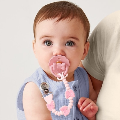 Itzy Paci Strap Plus™ Nœuds Roses