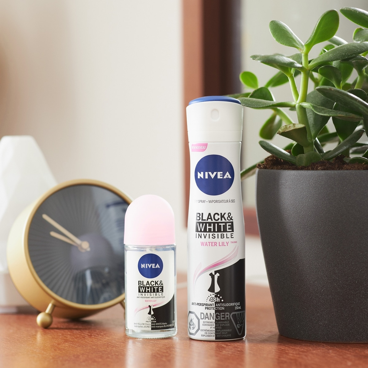 Bille Antisudorifique NIVEA Black & White Invisible Water Lily