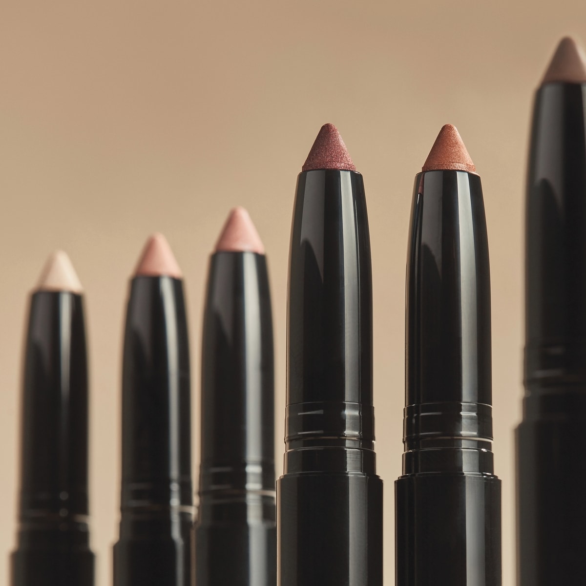 24 Hrs Glam Eyeshadow, Waterproof & Smudge-Proof