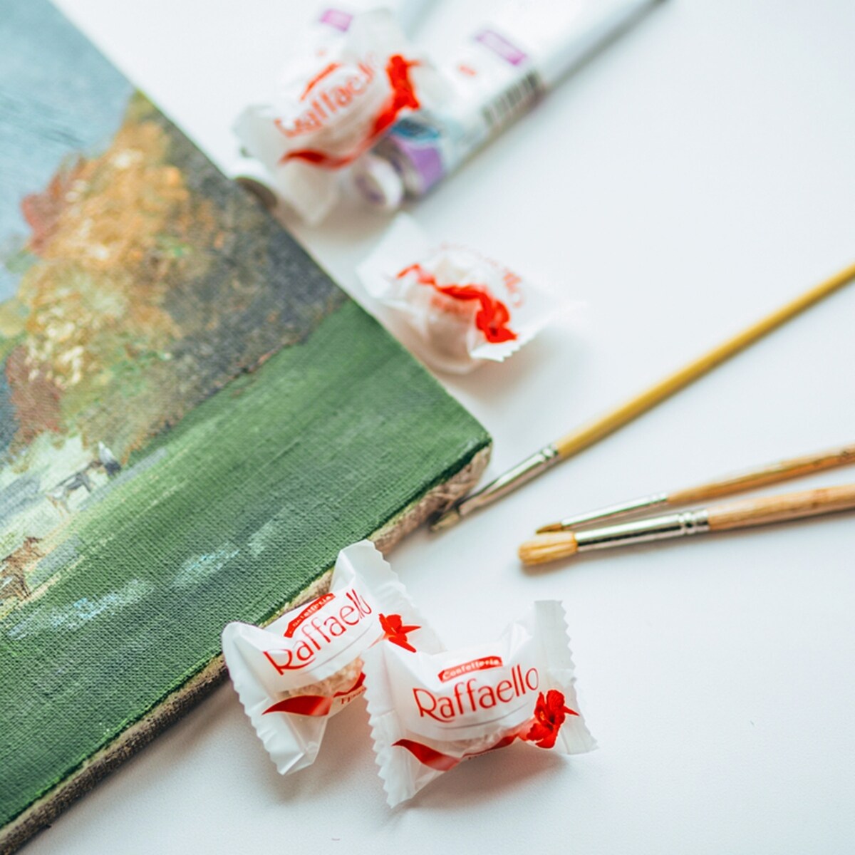 Sachet de spécialités à la noix de coco et à l’amande CONFETTERIA RAFFAELLO, 8 confiseries emballées individuellement