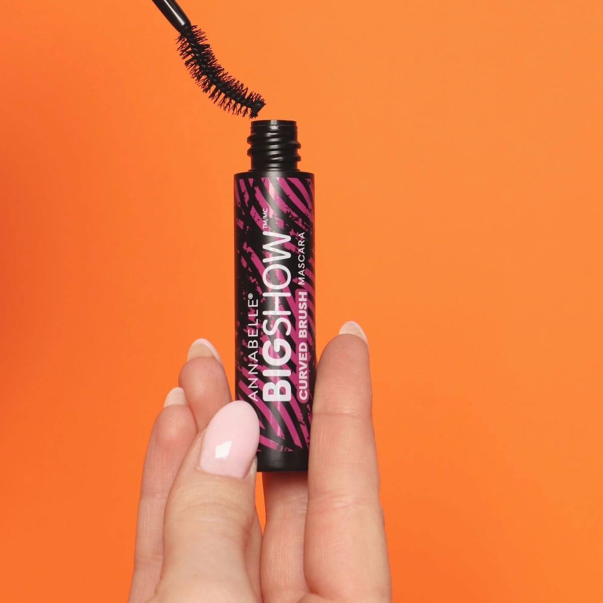 Bigshow Curved Brush Mascara Blackest Black with instant curve-setting formula and enriched with carnauba wax