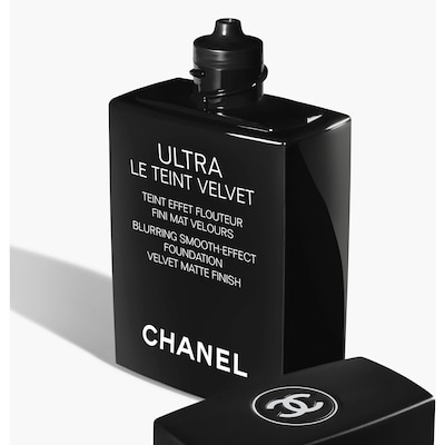 Blurring Smooth-effect Foundation. Velvet Matte Finish. 3