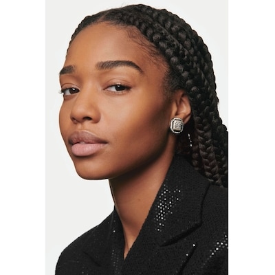Blurring Smooth-effect Foundation. Velvet Matte Finish. 4
