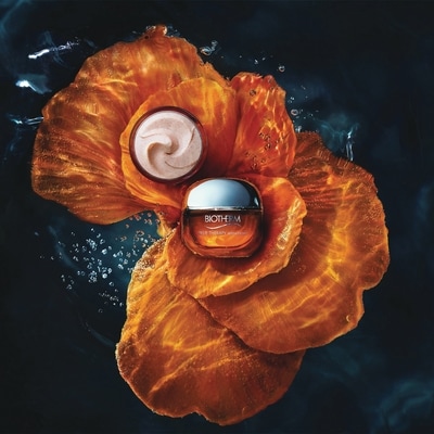 Blue Therapy Amber Algae Revitalizing Anti-Aging Cream to Firm, Strengthen and Regenerate Skin 50ml 5
