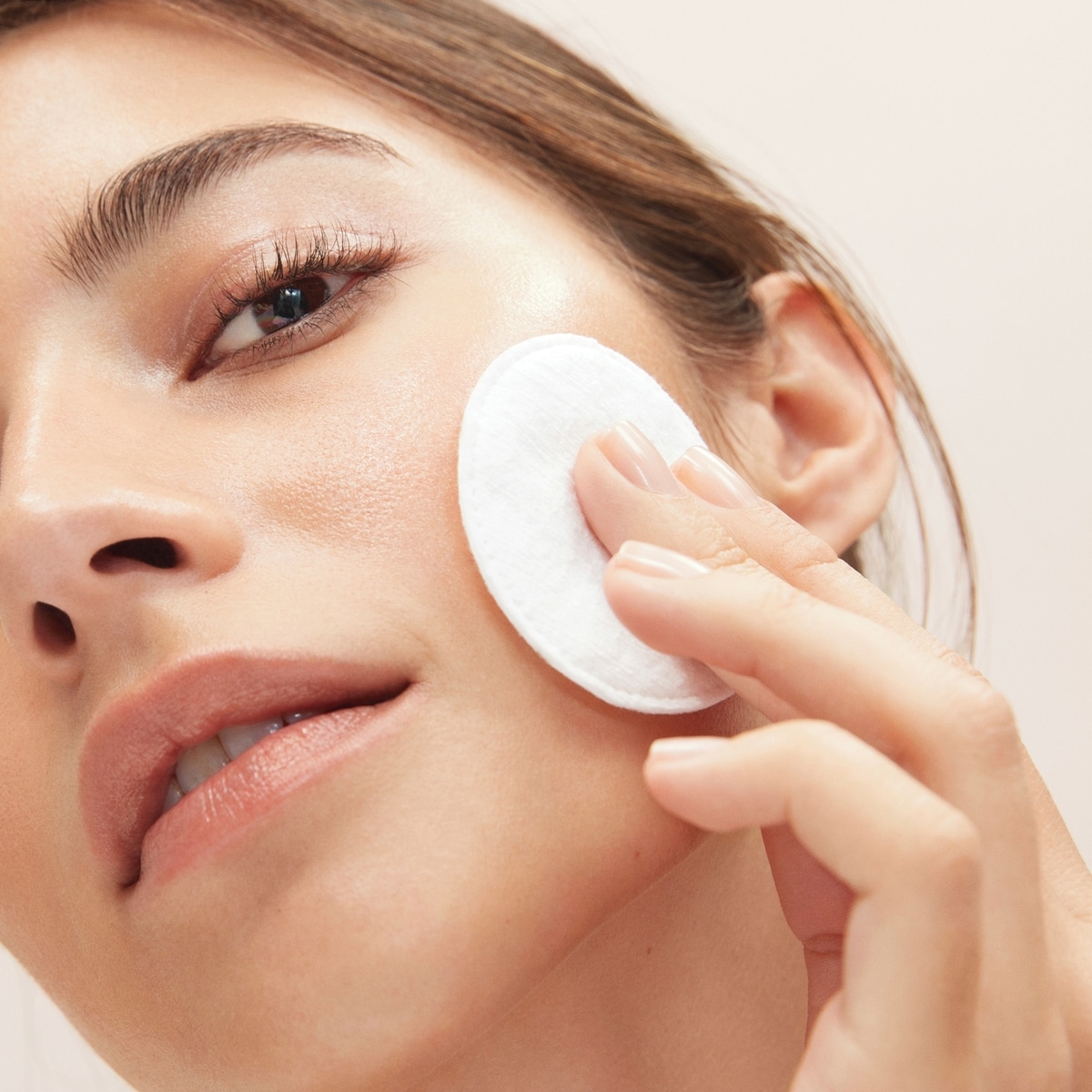 microdelivery resurfacing solution with 4% ahas, cica & vitamin c