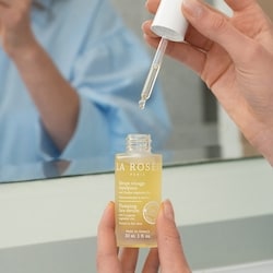 Plumping face serum with 5 organic vegetal oils 3