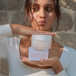 Refillable nourishing body scrub with sugar and organic vegetal oils 3