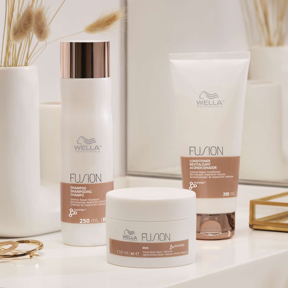 Après-shampooing Fusion Réparation Intense de Wella Professionals pour cheveux abîmés – revitalisant professionnel pour la réparation des cheveux, anti-casse, 200 mL