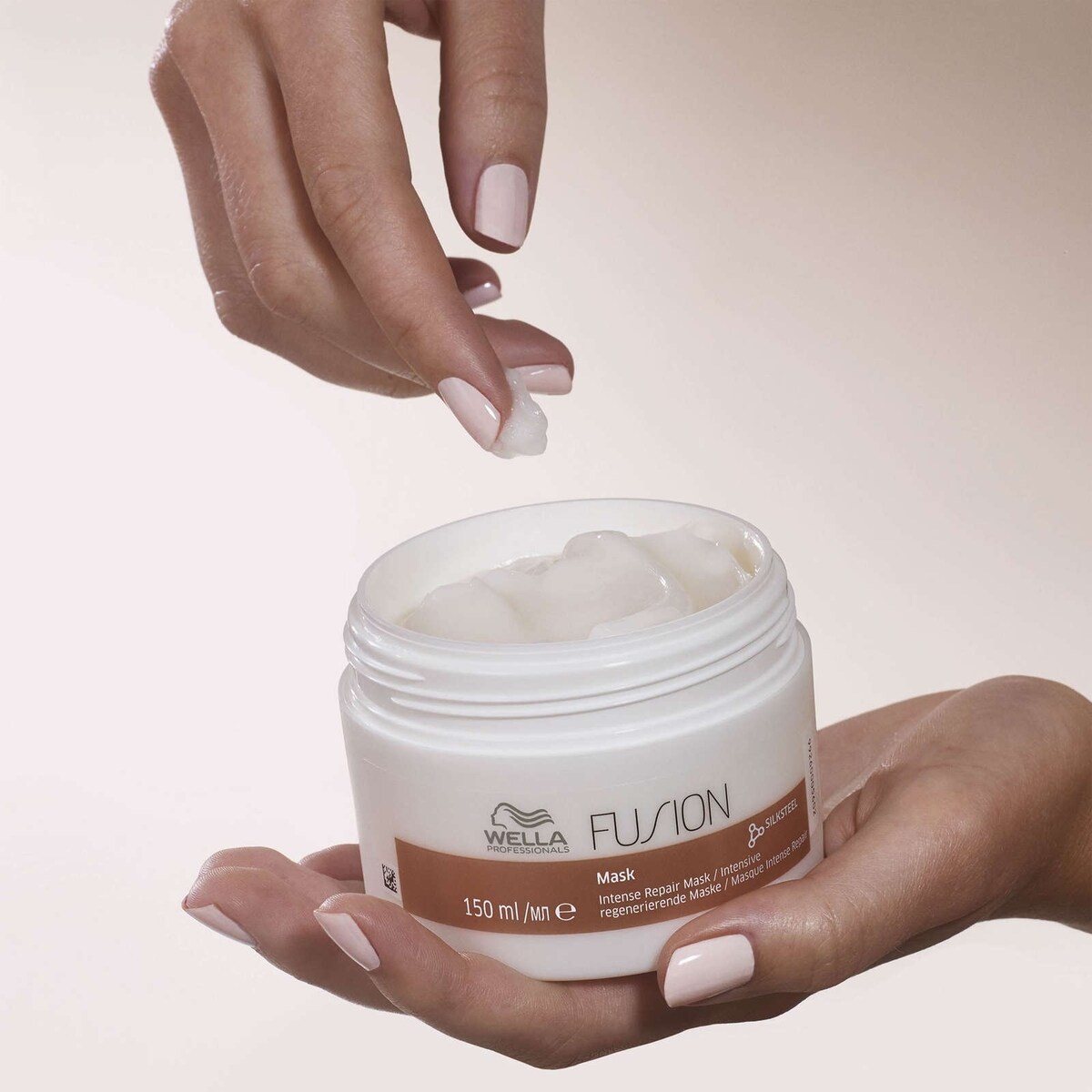 Masque capillaire Fusion Réparation Intense de Wella Professionals pour cheveux abîmés – masque professionnel pour la réparation des cheveux, traitement anti-casse, 150 mL