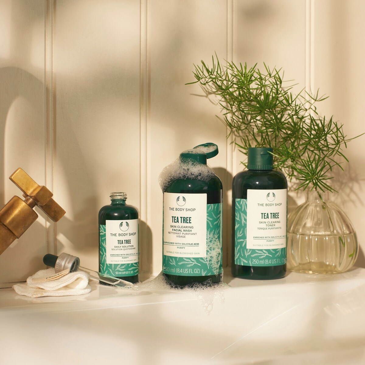 Nettoyant purifiant pour le visage à l'huile d'arbre à thé