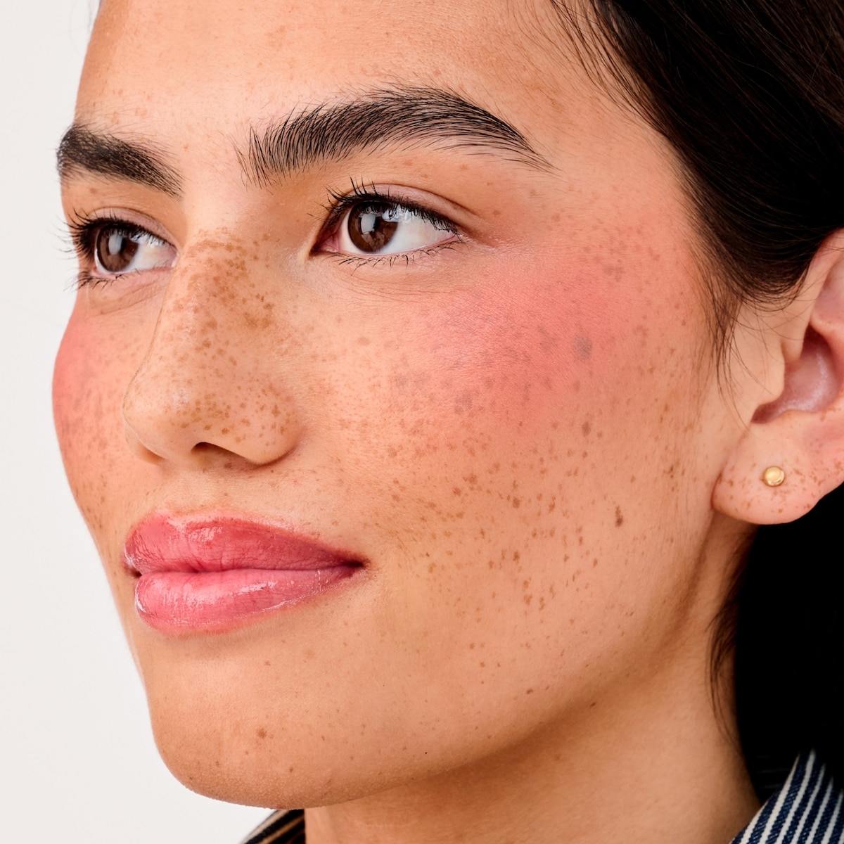 WANDERful World Blushes box o’ powder blush for face