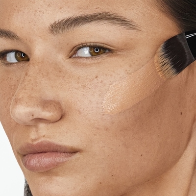 Always-On Skin Balancing Foundation 4