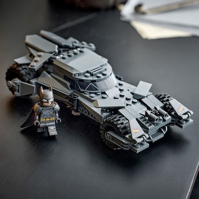 DC Batman La Batmobile de Batman contre Superman, Voiture-Jouet 76331 4