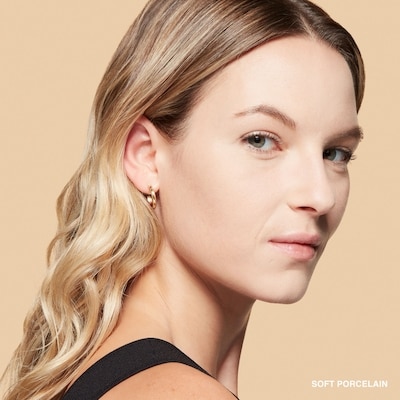 Bobbi Brown x The Met Sheer Finish Pressed Powder 5