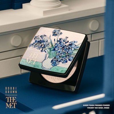 Bobbi Brown x The Met Sheer Finish Pressed Powder 6
