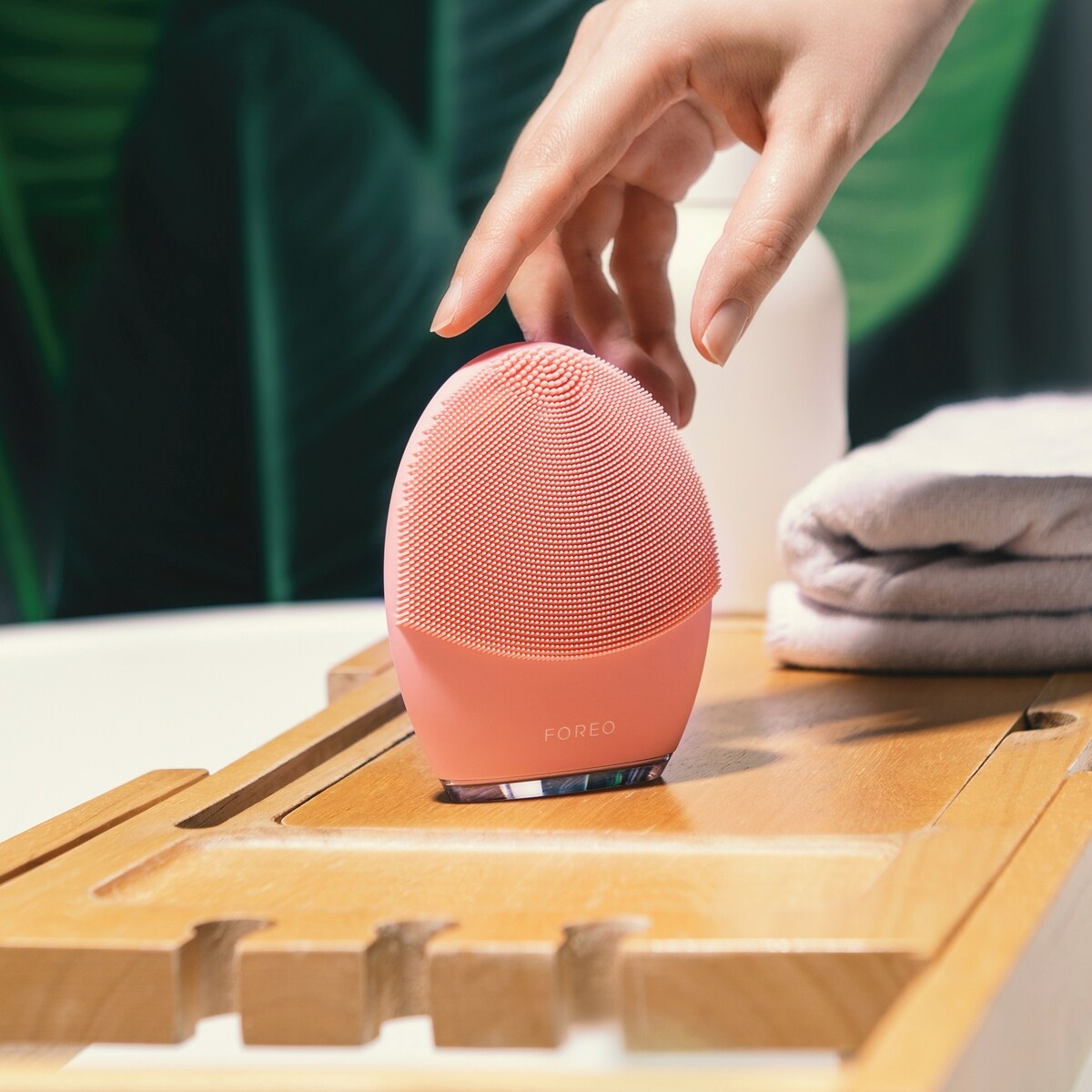 LUNA™ 4 Massage nettoyant et raffermissant du visage pour une peau équilibrée