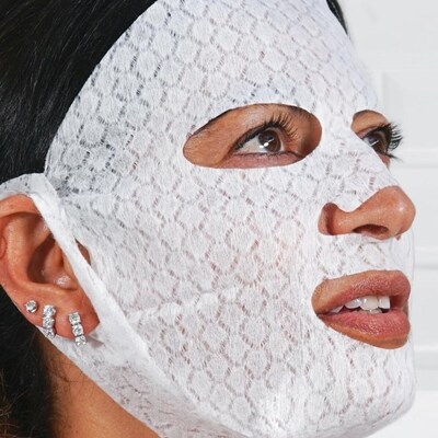 Black Tea Vitamin C Brightening Mask 2