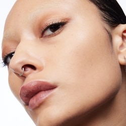 THE PERFORMER Skin-Focused Foundation 4