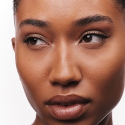 THE PERFORMER Skin-Focused Foundation 4