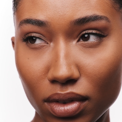 THE PERFORMER Skin-Focused Foundation 4