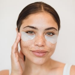 Floating Under The Eyes Depuffing Under Eye Gel Pads 3