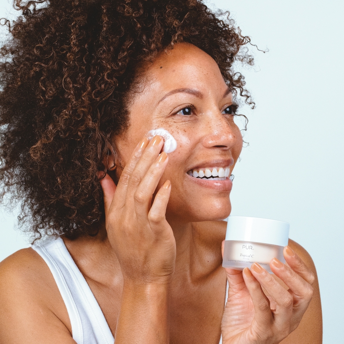 Tropical C Gel hydratant éclaircissant à base de vitamine C et des peptides