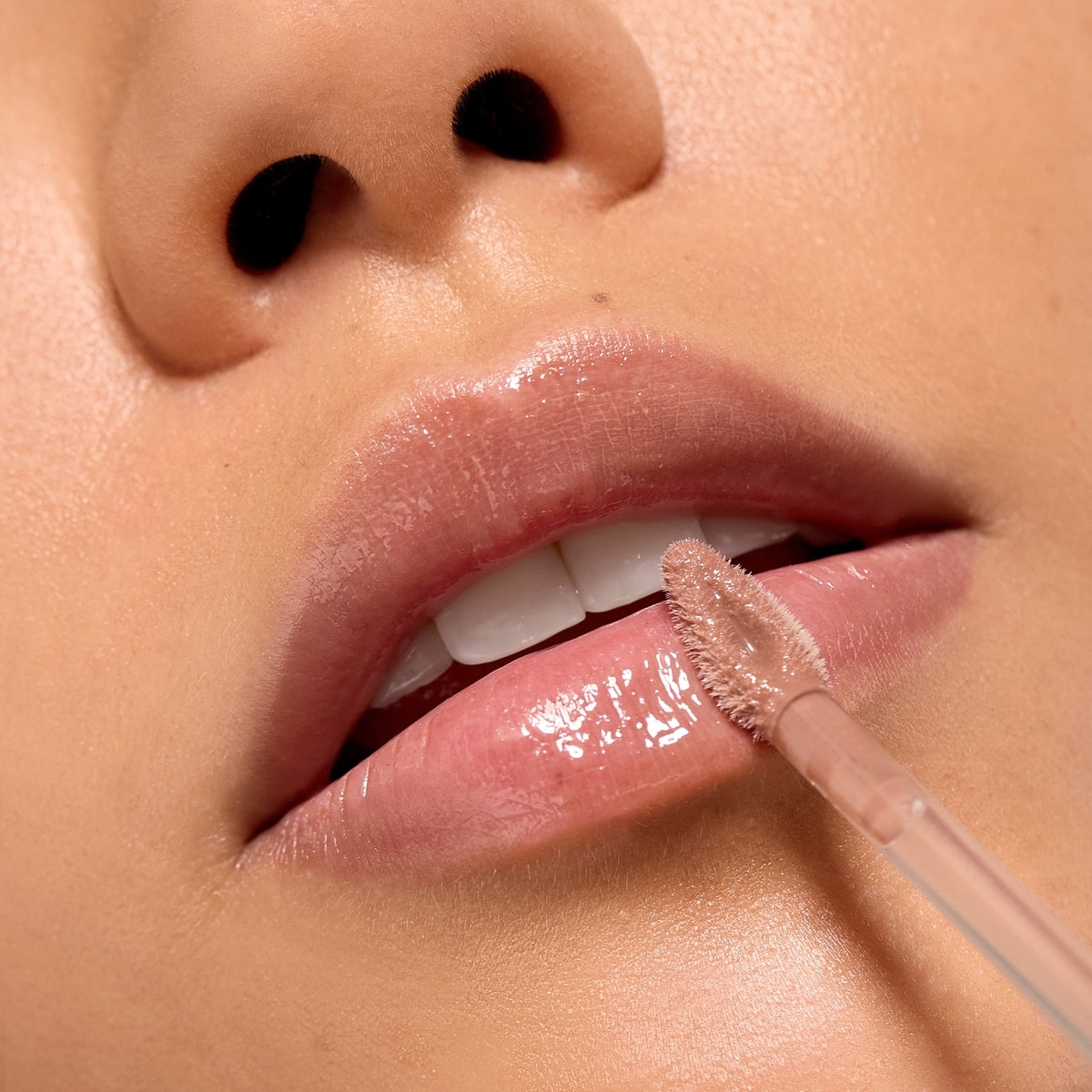 GLŌWFIX Plump | Soin lèvres volumisant avancé – Nude Moka